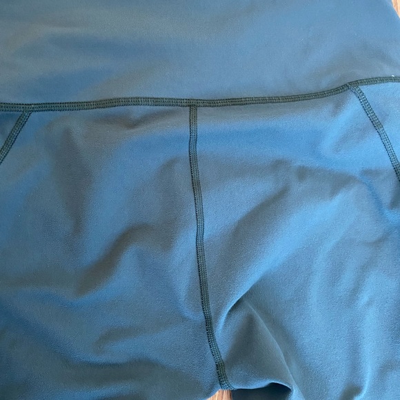 On-The-Go PowerHold® High-Waisted Legging - Picture 4 of 5